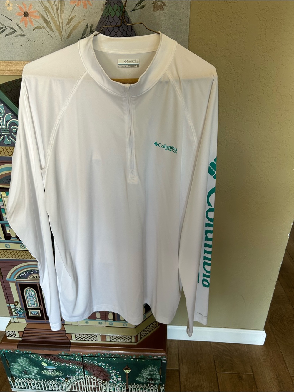 Columbia White Long-Sleeve Swim Rash Guard with Teal Logo and Sleeve Script